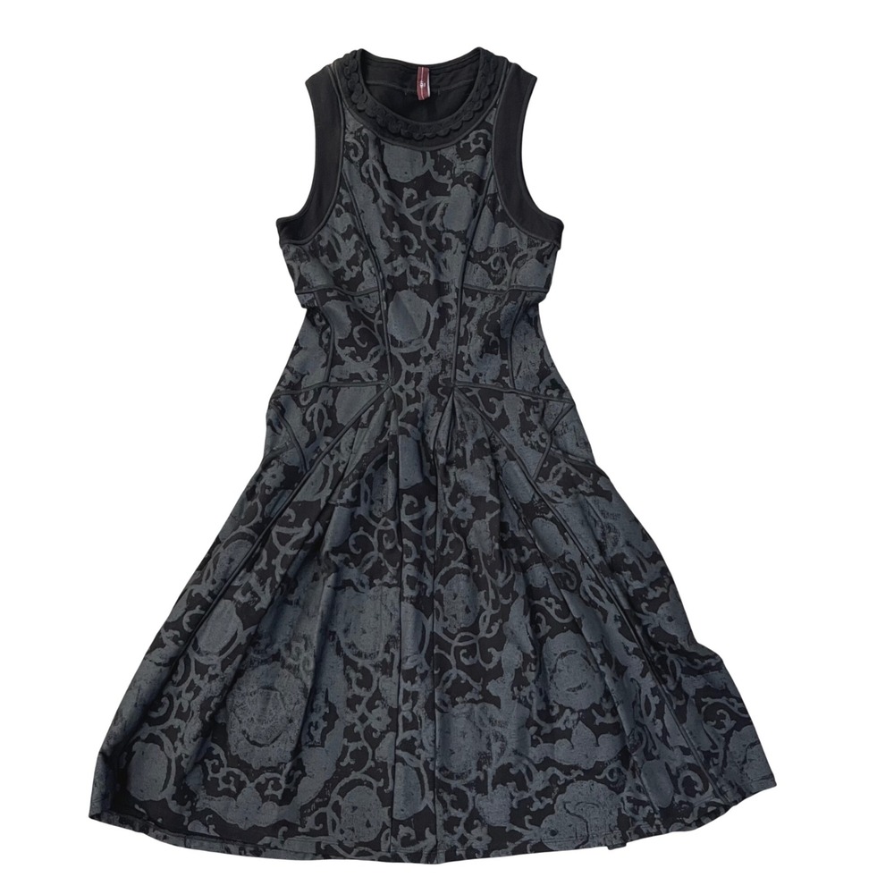 HIGH Tech Italy Dress Sleeveless Black Floral Print Fitted Fit‎ and Flare
Size 6